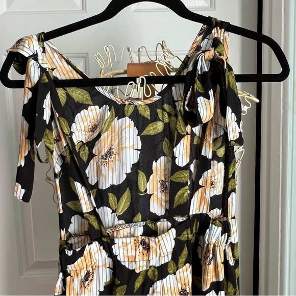 /Forever 21/ Jumpsuit wide pant open back - Picture 5 of 10